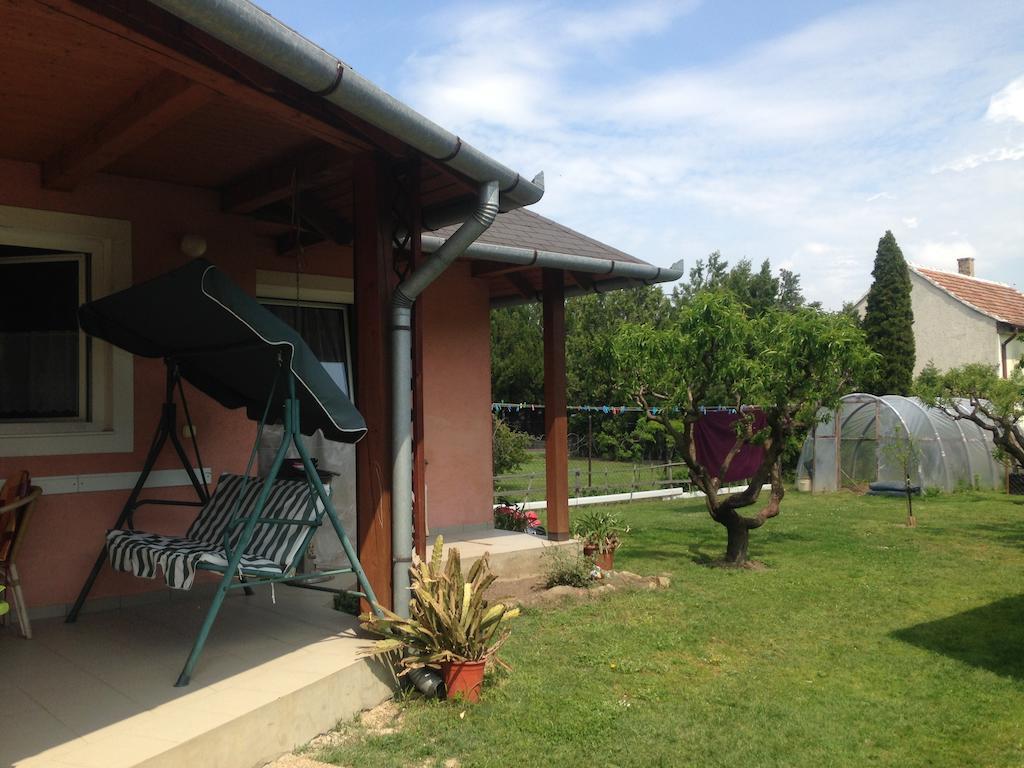 Németh Apartmanház Balatongyörök Quarto foto